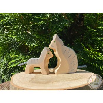 Holztiger cica mama és kölyke