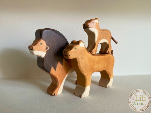 Holztiger oroszlán család